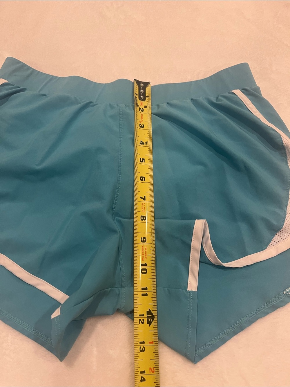 Under Armour Fly By Running Shorts - Size Medium - Picture 5 of 6